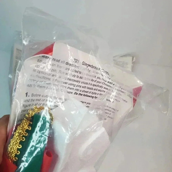 4 Holiday Time WINTER COTTAGE Sequined Gingerbread Christmas Ornament Ki… - Picture 9 of 10